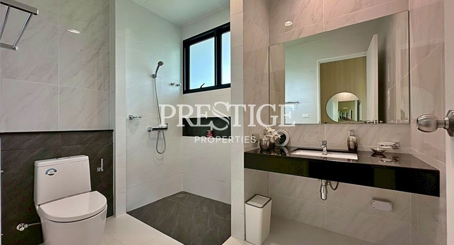 For sale 4 bedrooms house in Sattahip, Chonburi