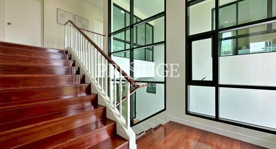 For sale 4 bedrooms house in Sattahip, Chonburi