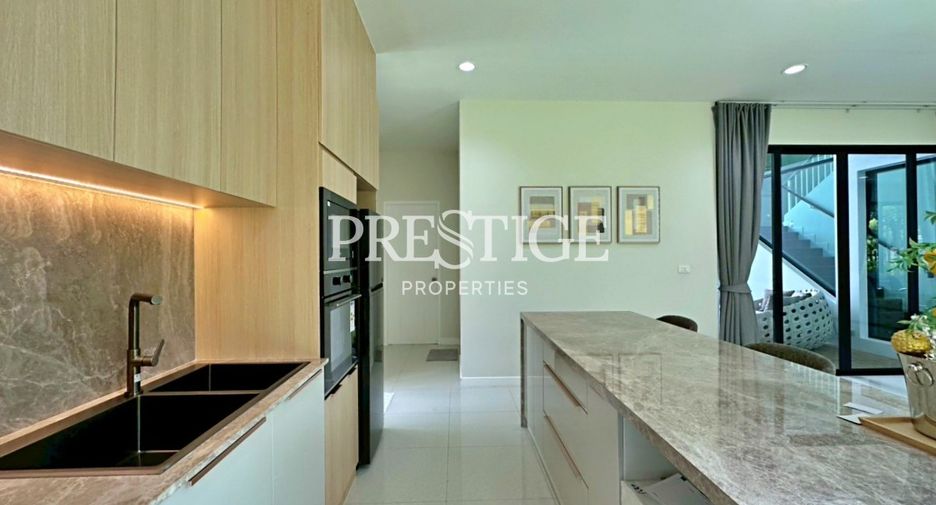For sale 4 bedrooms house in Sattahip, Chonburi