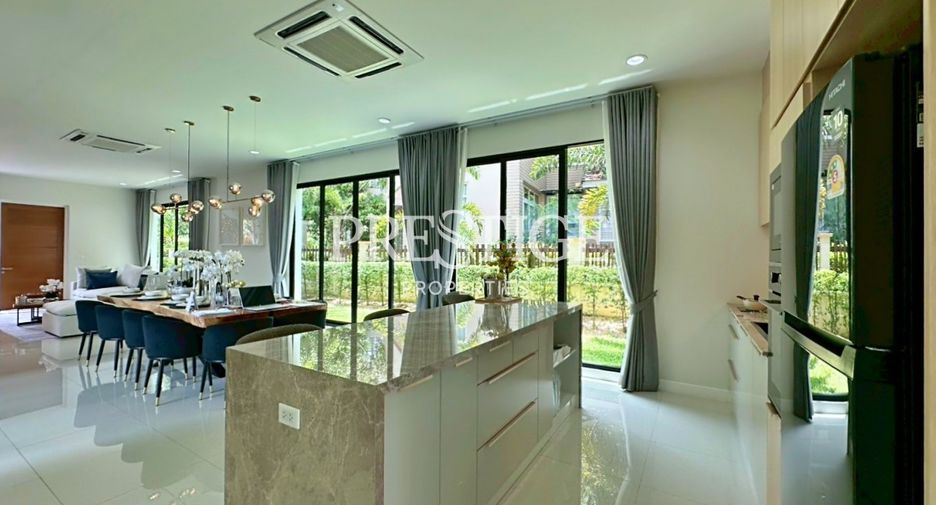 For sale 4 bedrooms house in Sattahip, Chonburi