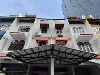 For sale 10 bed townhouse in Khlong Toei, Bangkok