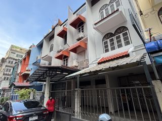 For sale 10 bed townhouse in Khlong Toei, Bangkok