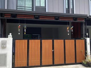 For sale 4 Beds townhouse in Lam Luk Ka, Pathum Thani