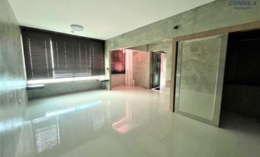 For sale 3 bed condo in Huai Khwang, Bangkok