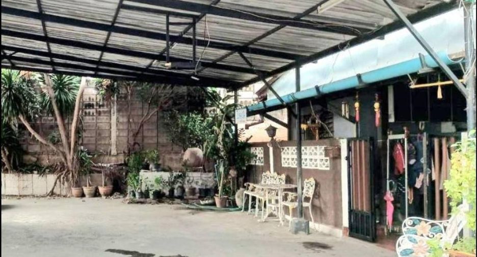For sale 3 Beds townhouse in Mueang Nakhon Pathom, Nakhon Pathom