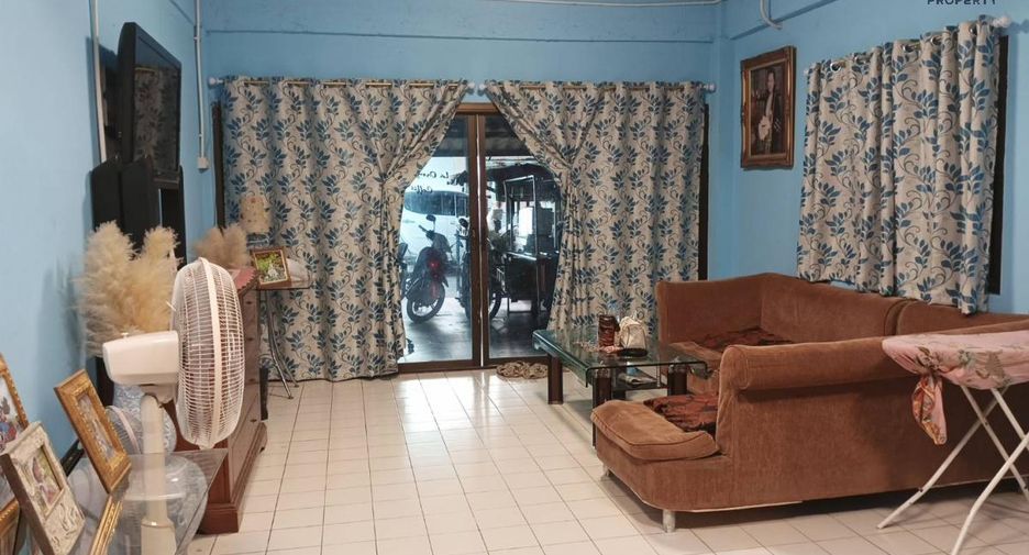 For sale 3 Beds townhouse in Mueang Nakhon Pathom, Nakhon Pathom