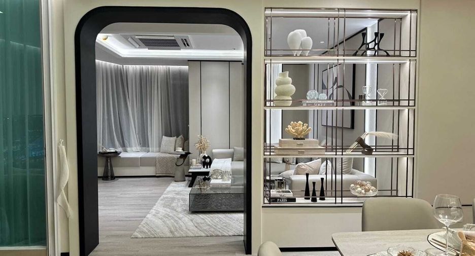 For sale 3 Beds condo in Dusit, Bangkok