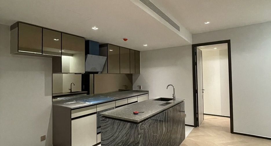 For sale 2 bed condo in Watthana, Bangkok