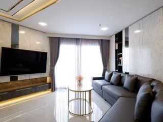 For sale 4 Beds condo in Huai Khwang, Bangkok