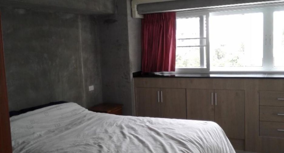 For sale 3 Beds condo in Khlong Toei, Bangkok