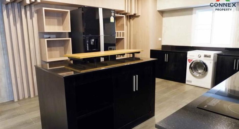 For sale 3 Beds condo in Khlong Toei, Bangkok