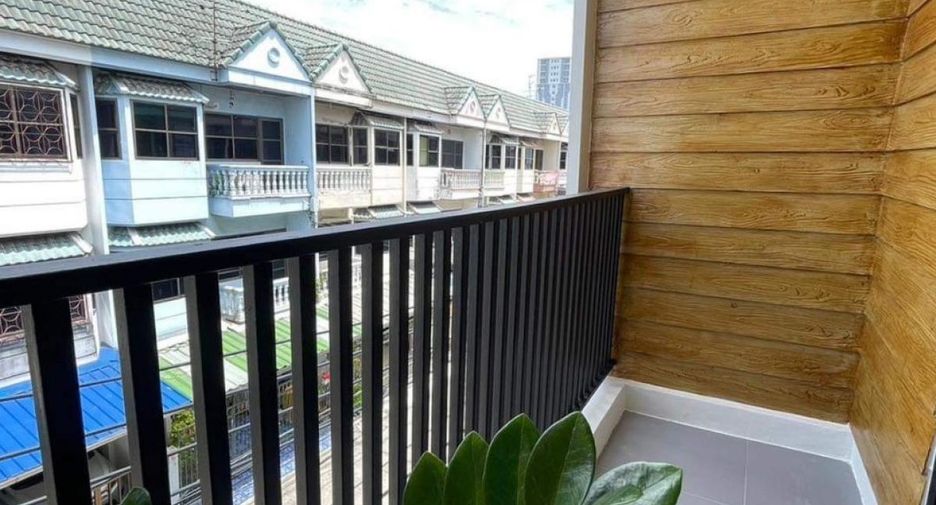 For sale 4 Beds townhouse in Mueang Nonthaburi, Nonthaburi