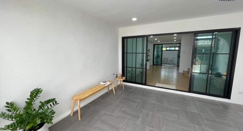 For sale 4 Beds townhouse in Mueang Nonthaburi, Nonthaburi