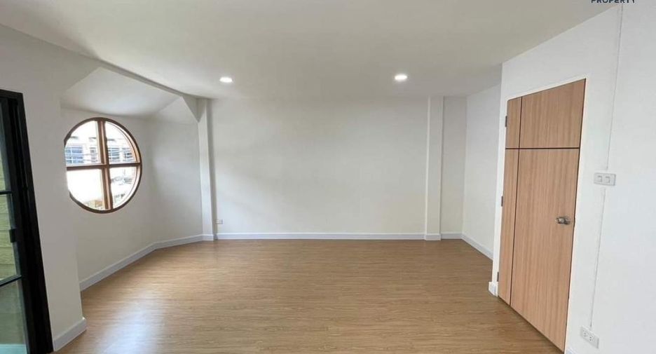 For sale 4 Beds townhouse in Mueang Nonthaburi, Nonthaburi