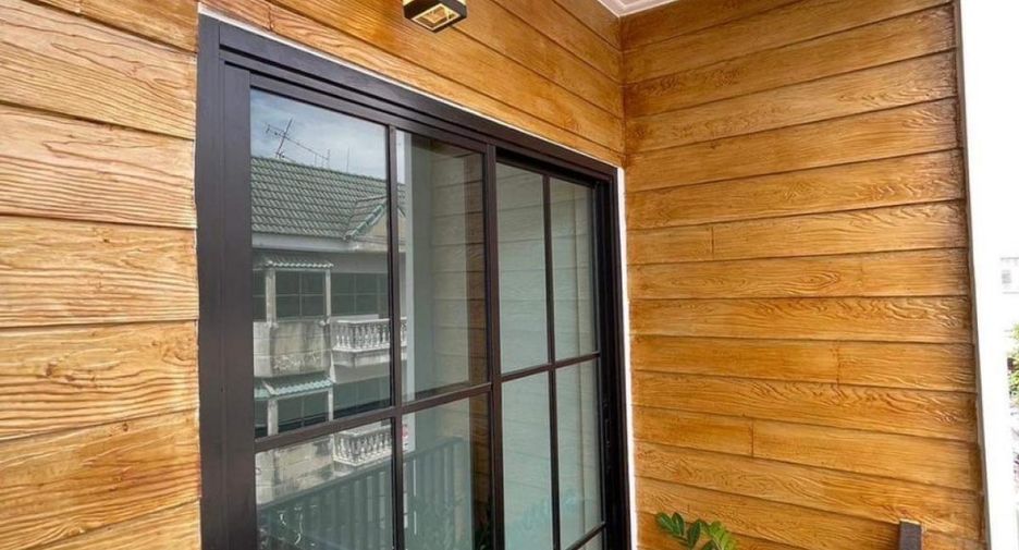 For sale 4 Beds townhouse in Mueang Nonthaburi, Nonthaburi