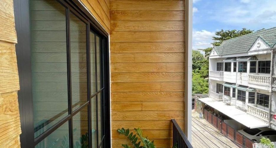For sale 4 Beds townhouse in Mueang Nonthaburi, Nonthaburi