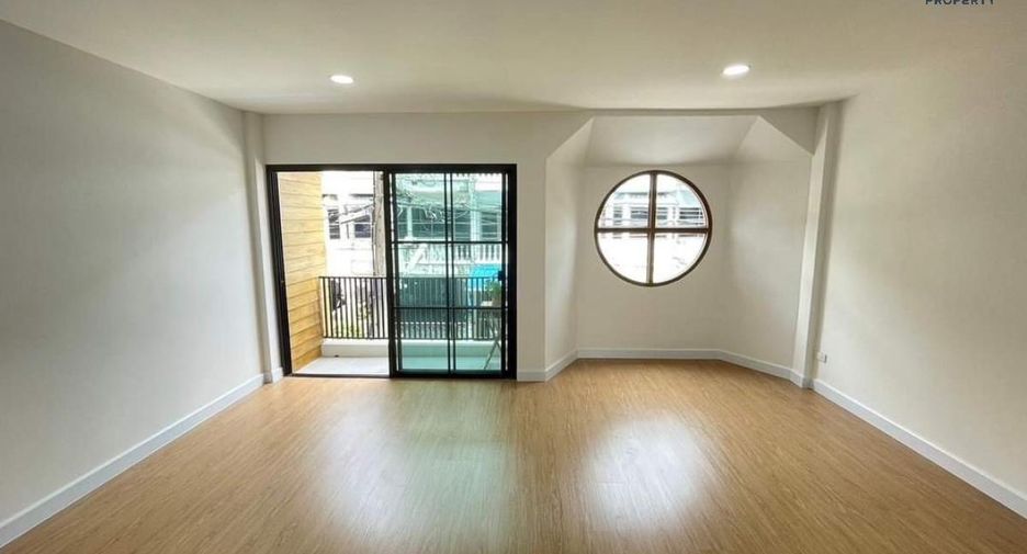 For sale 4 Beds townhouse in Mueang Nonthaburi, Nonthaburi
