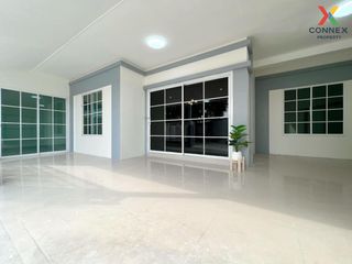 For sale 5 bed townhouse in Mueang Samut Sakhon, Samut Sakhon