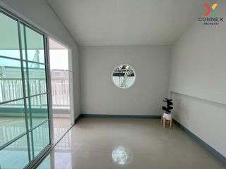 For sale 5 bed townhouse in Mueang Samut Sakhon, Samut Sakhon