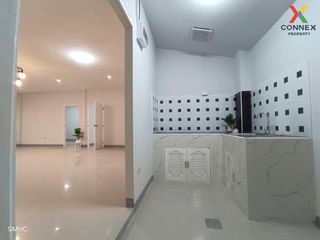 For sale 5 bed townhouse in Mueang Samut Sakhon, Samut Sakhon
