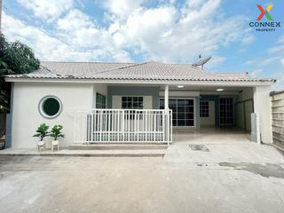 For sale 5 bed townhouse in Mueang Samut Sakhon, Samut Sakhon