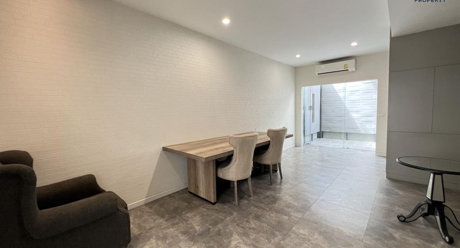 For sale 3 Beds townhouse in Mueang Nonthaburi, Nonthaburi