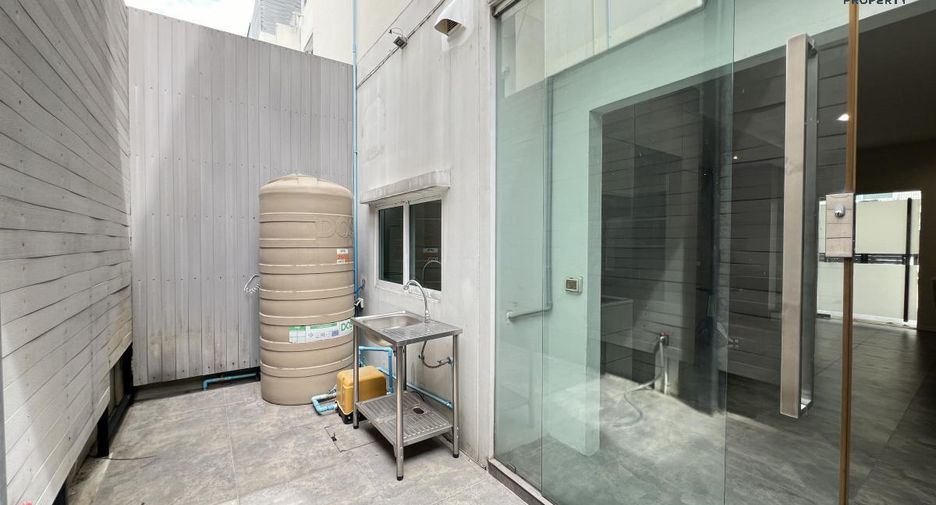 For sale 3 Beds townhouse in Mueang Nonthaburi, Nonthaburi