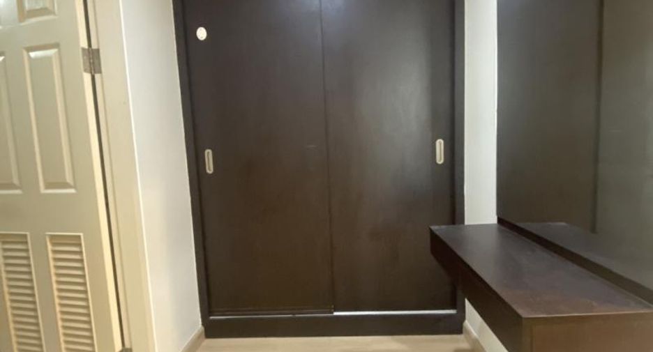 For sale 2 bed condo in Ratchathewi, Bangkok