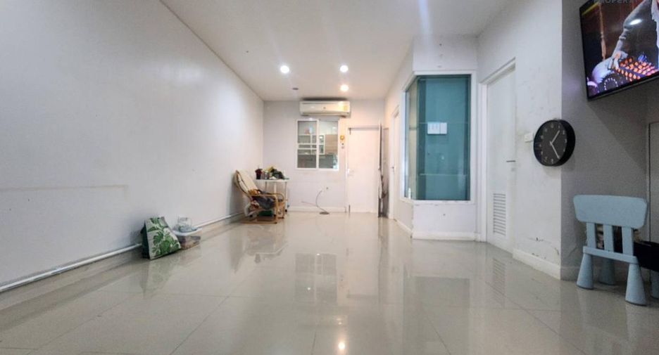 For sale 5 Beds townhouse in Mueang Nonthaburi, Nonthaburi
