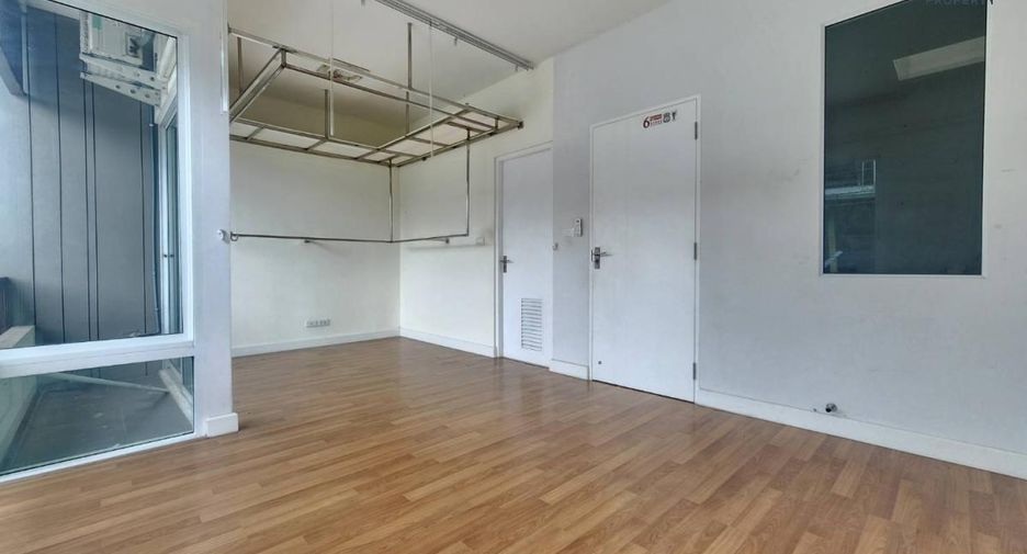 For sale 5 Beds townhouse in Mueang Nonthaburi, Nonthaburi