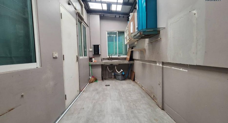 For sale 5 Beds townhouse in Mueang Nonthaburi, Nonthaburi
