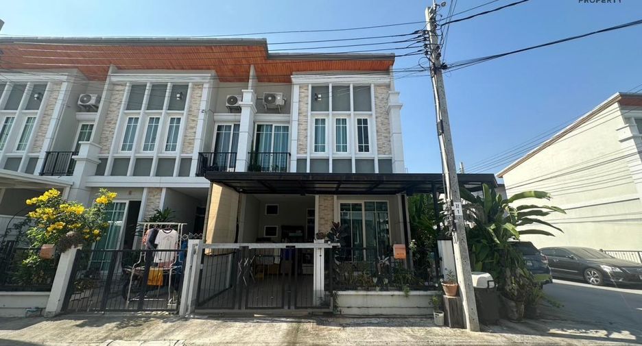 For sale 4 Beds townhouse in Mueang Nonthaburi, Nonthaburi
