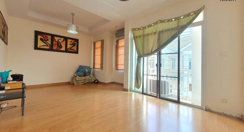 For sale 4 Beds townhouse in Mueang Nonthaburi, Nonthaburi