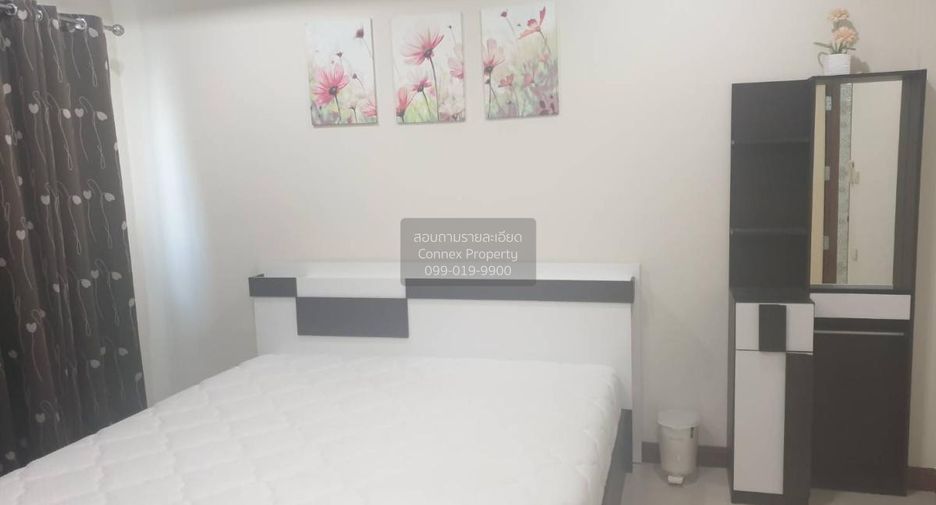 For rent 4 bedrooms townhouse in Bang Kapi, Bangkok