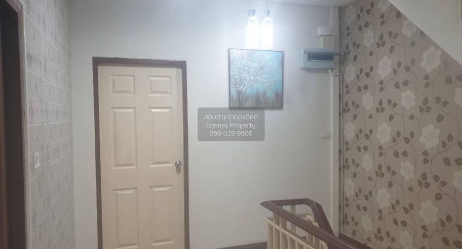 For rent 4 bedrooms townhouse in Bang Kapi, Bangkok