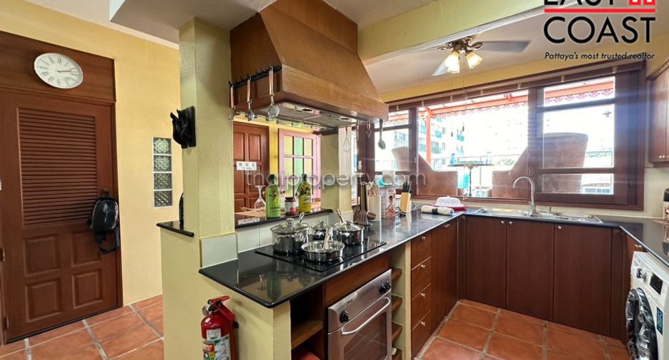 For sale 5 bedrooms house in Bang Lamung, Chonburi