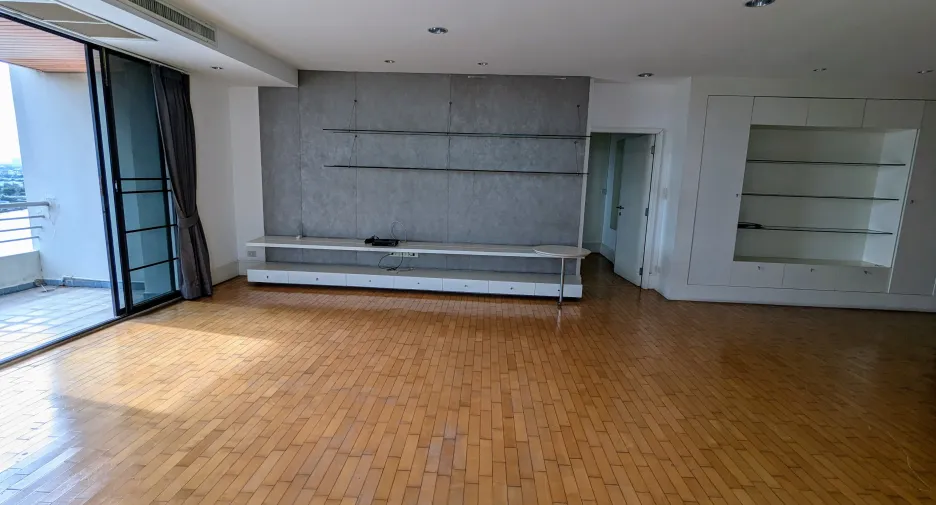 For sale 3 bed condo in Mueang Nonthaburi, Nonthaburi