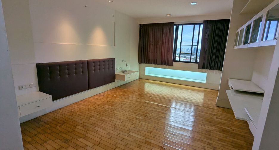 For sale 3 bed condo in Mueang Nonthaburi, Nonthaburi
