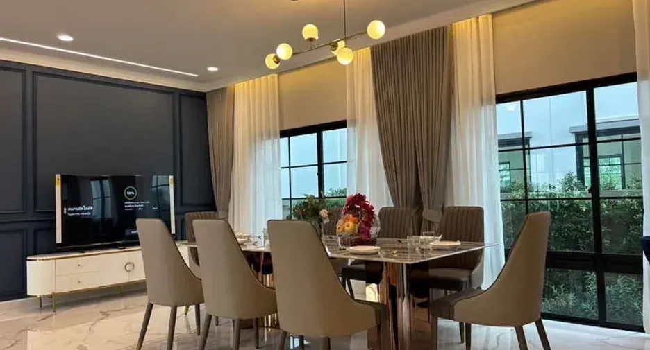 Haus zur Miete mit 5 Zimmer in Bang Phli, Samut Prakan