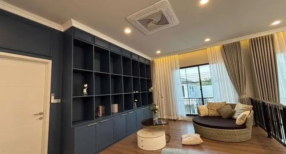Haus zur Miete mit 5 Zimmer in Bang Phli, Samut Prakan