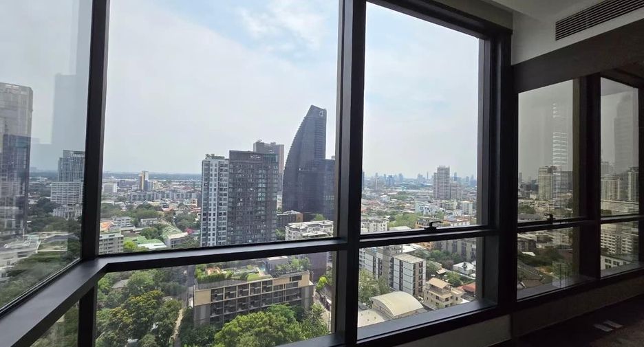 For rent 2 bed condo in Khlong Toei, Bangkok