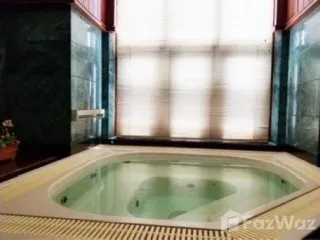 For sale 5 Beds condo in Wang Thonglang, Bangkok