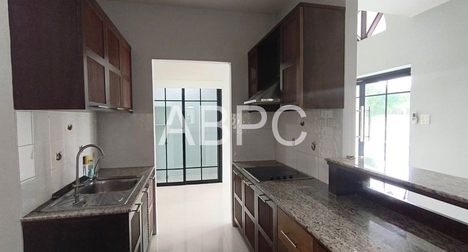 Haus zur Miete mit 3 Zimmer in Bang Lamung, Chonburi