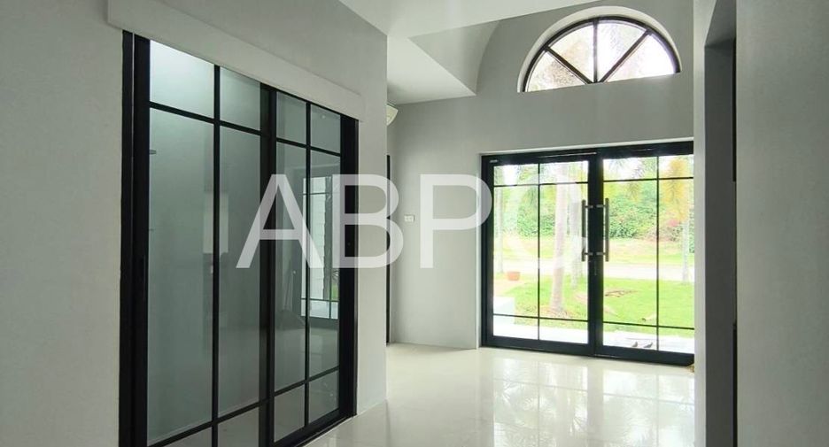 Haus zur Miete mit 3 Zimmer in Bang Lamung, Chonburi
