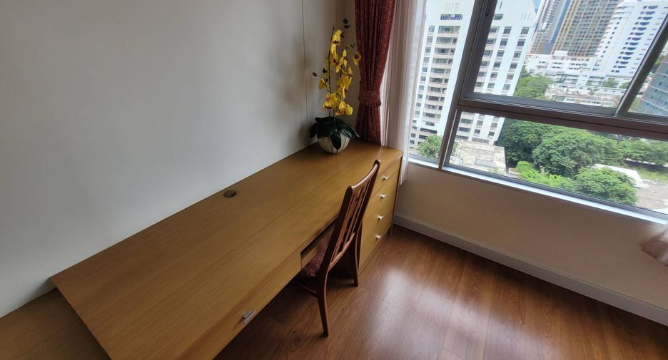 For rent 2 bedrooms condo in Khlong Toei, Bangkok