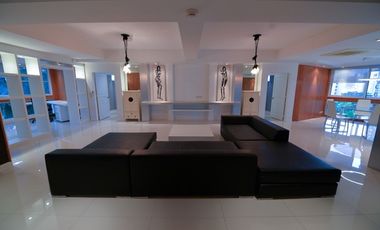 For rent 3 bedrooms condo in Khlong Toei, Bangkok