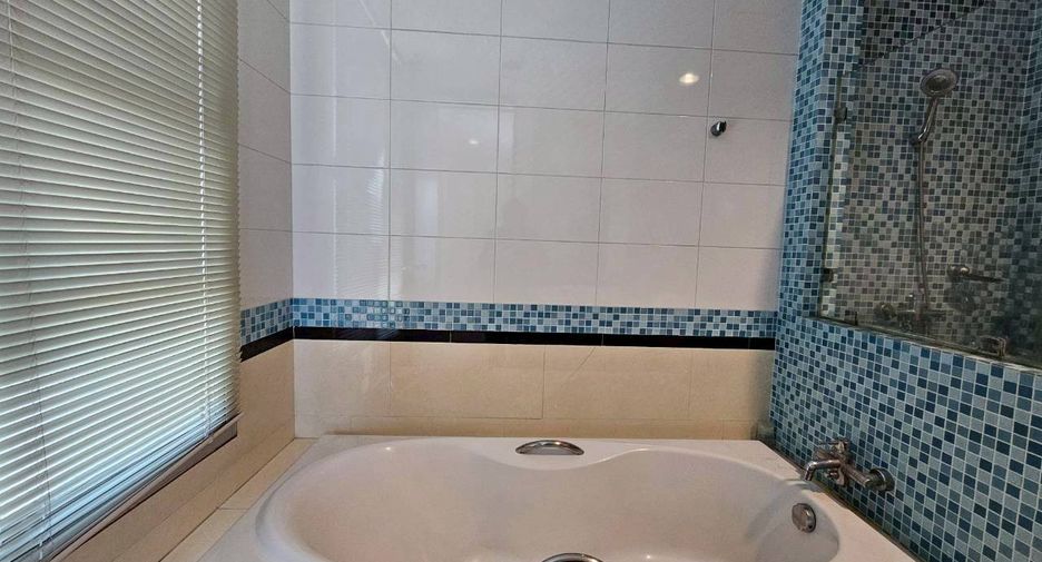 Condo en alquiler de 2 habitaciones en Khlong Toei, Bangkok