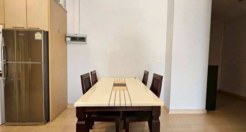 Condo en alquiler de 2 habitaciones en Khlong Toei, Bangkok