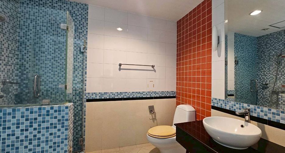 Condo en alquiler de 2 habitaciones en Khlong Toei, Bangkok
