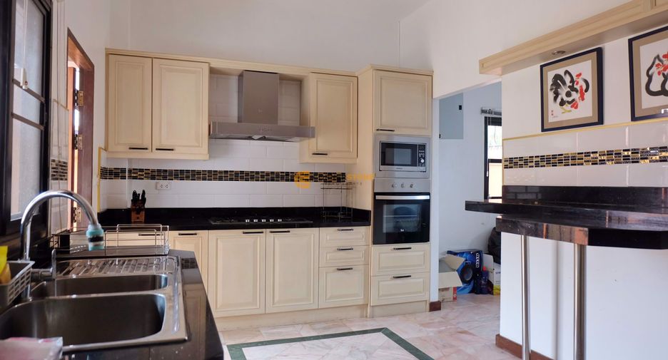 For rent 3 bedrooms house in East Pattaya, Pattaya